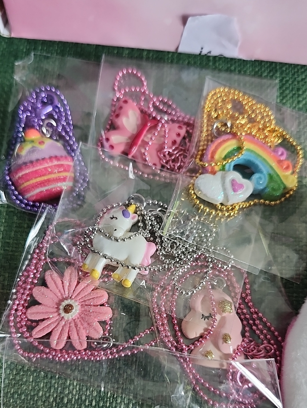 Unicorn Plush Coin Purse & Kids Jewelry Set - White & Pink - Picture 4 of 8